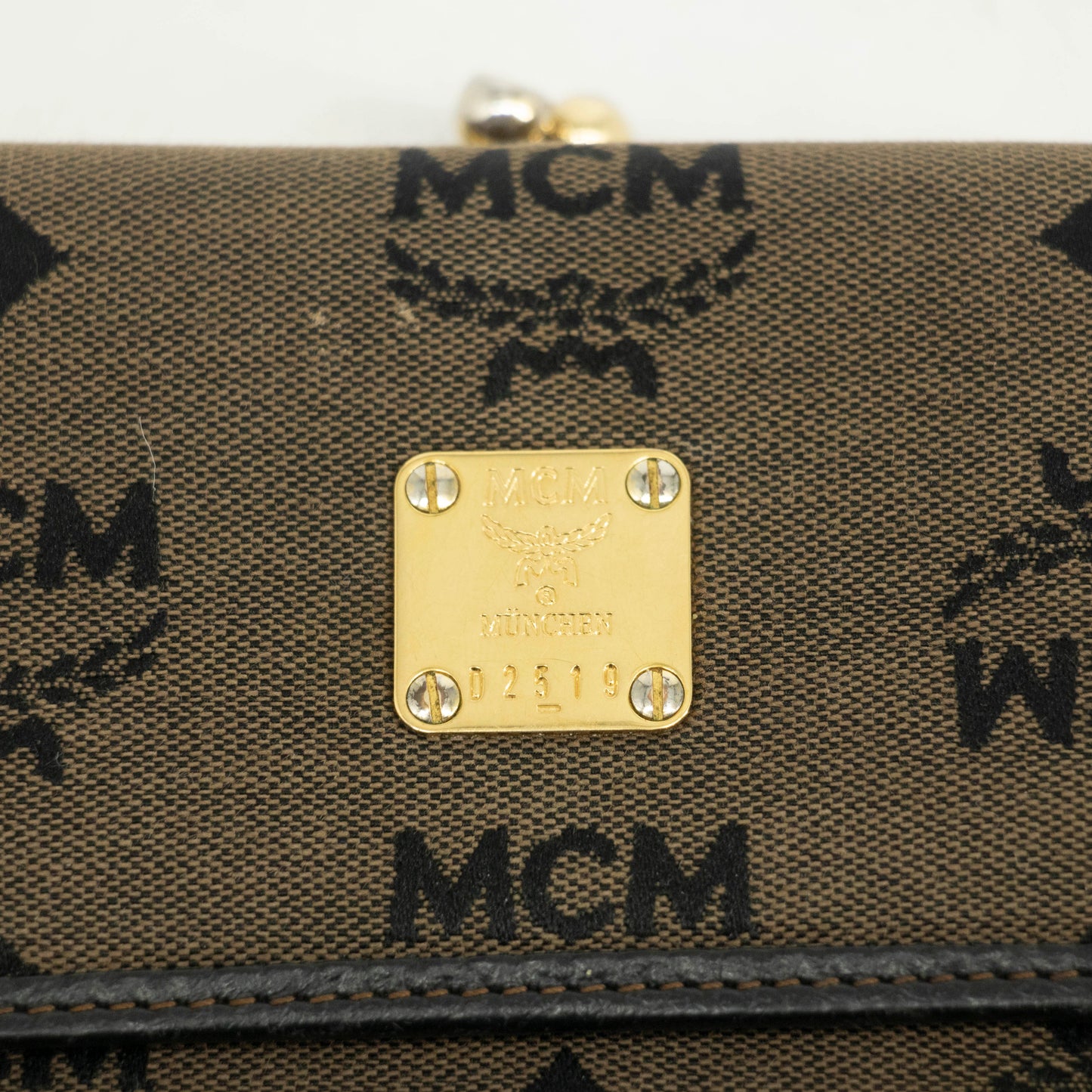MCM BROWN CANVAS KISSLOCK WALLET #3937