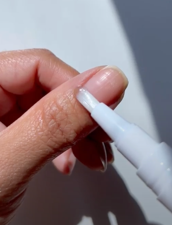 Cuticle Oil Pen // The Good Oil All-Natural Healing Cuticle & Nail Oil