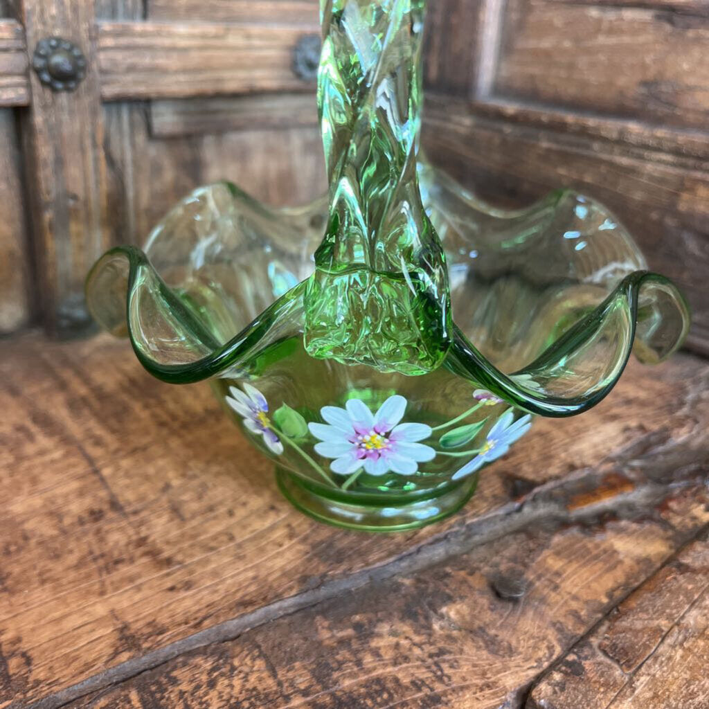 FENTON DAYBREAK ON FERN GREEN BASKET