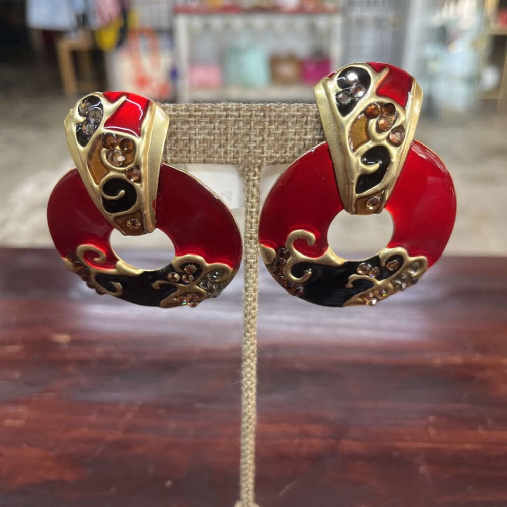 VINTAGE CLIP ON EARRINGS