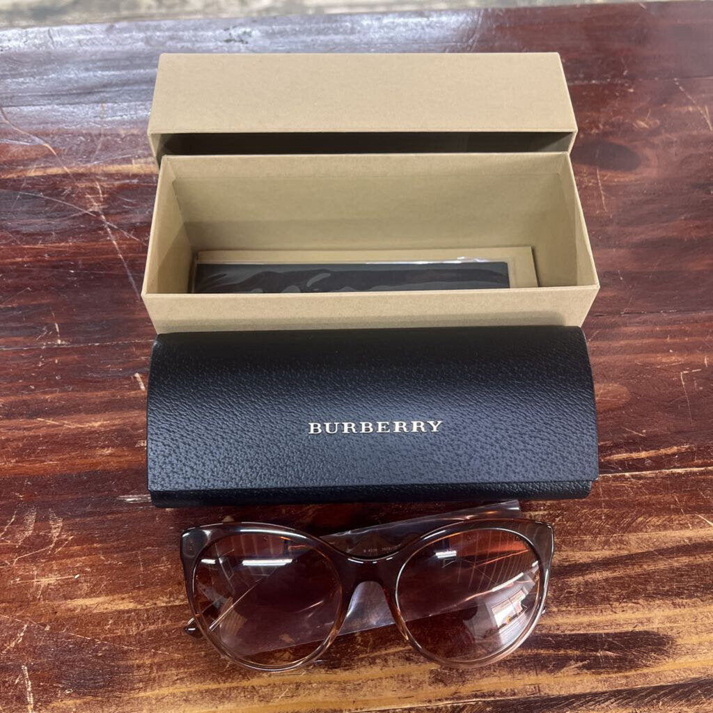 NEW BURBERRY SUNGLASSES WITH BOX