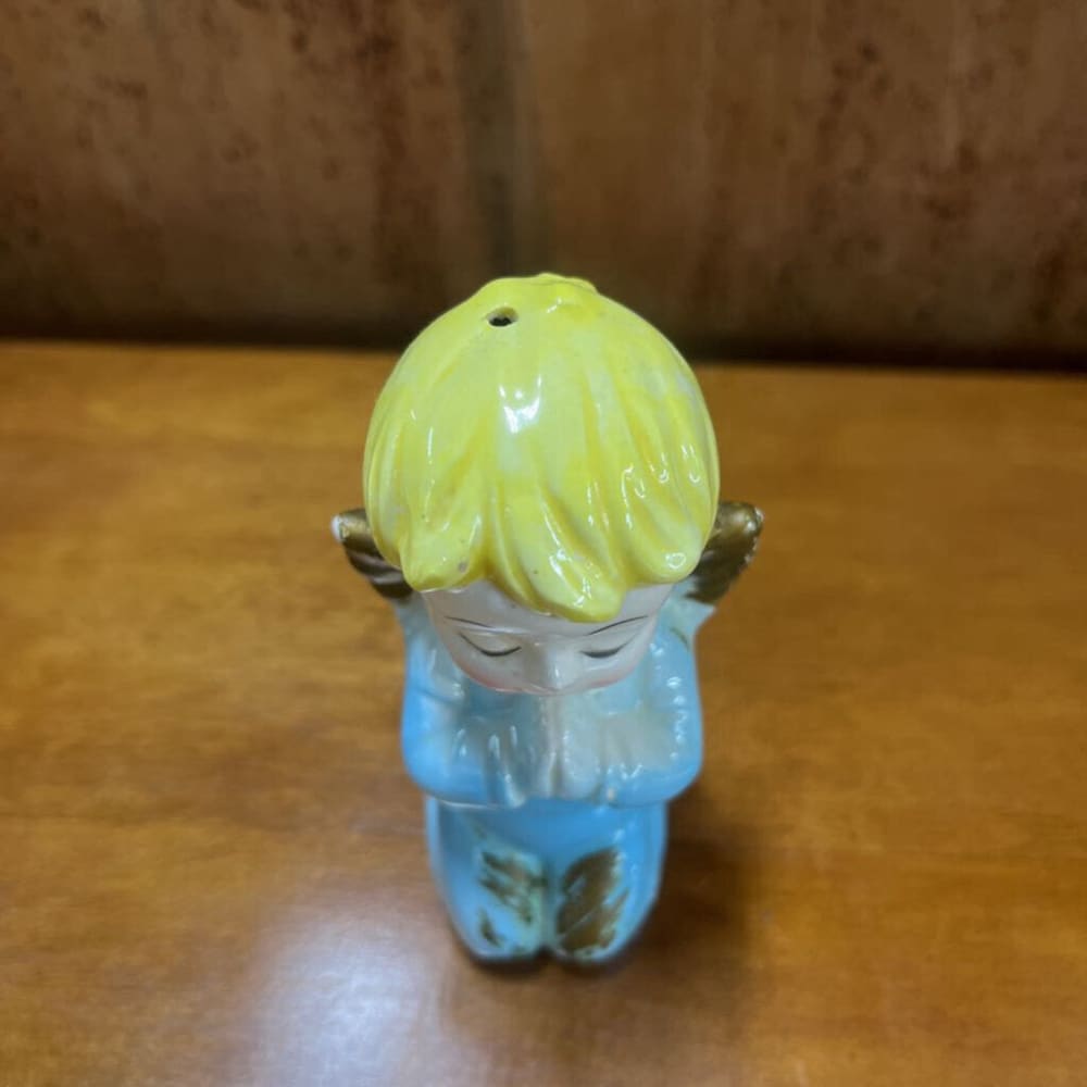1 PRAYING BOY SINGLE ANGEL SALT OR PEPPER SHAKER