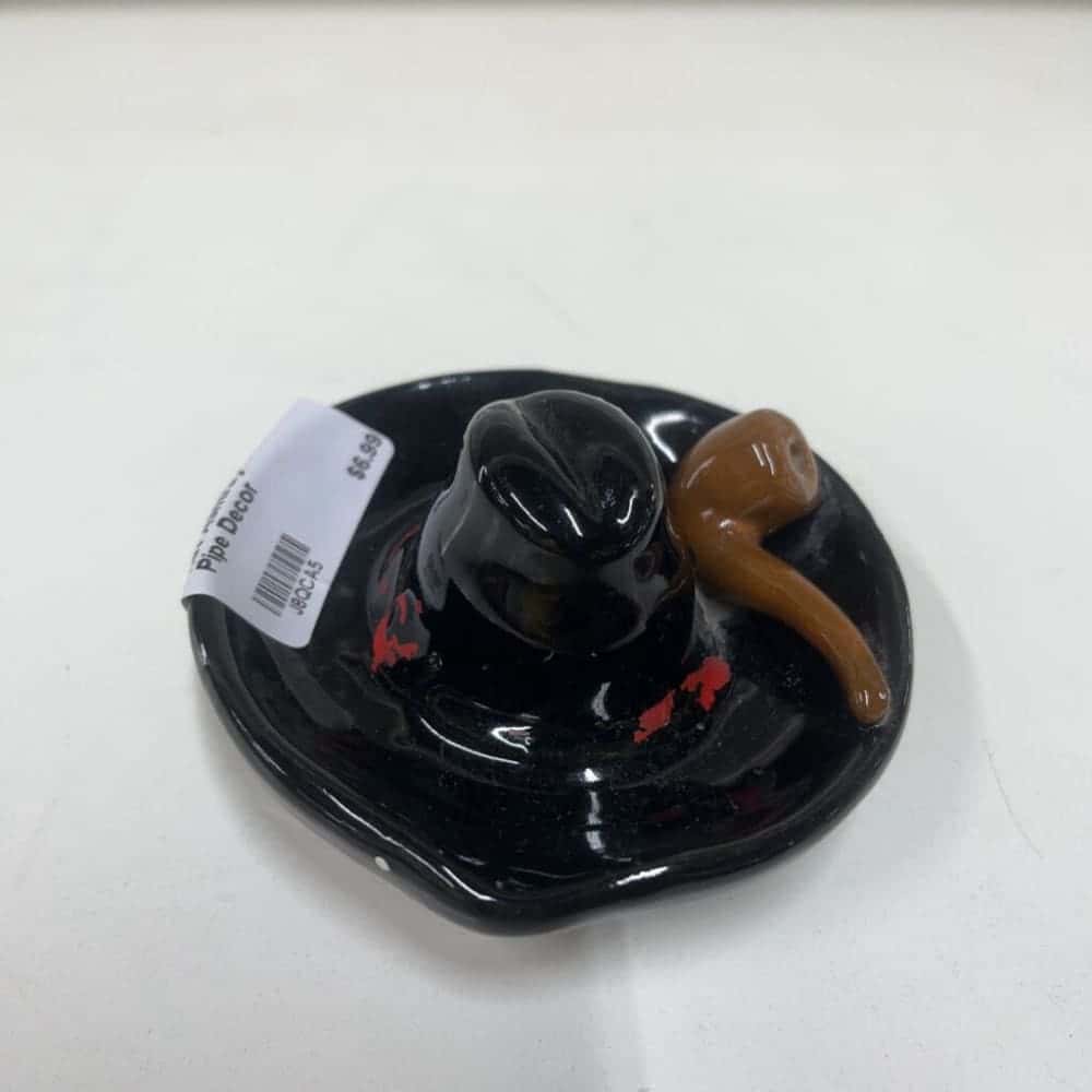 HAT ASHTRAY WITH PIPE DECOR