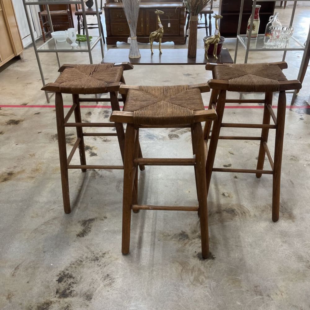 SET OF 3 RUSTIC PRIMITIVE RUSH SADDLE SEAT STOOLS