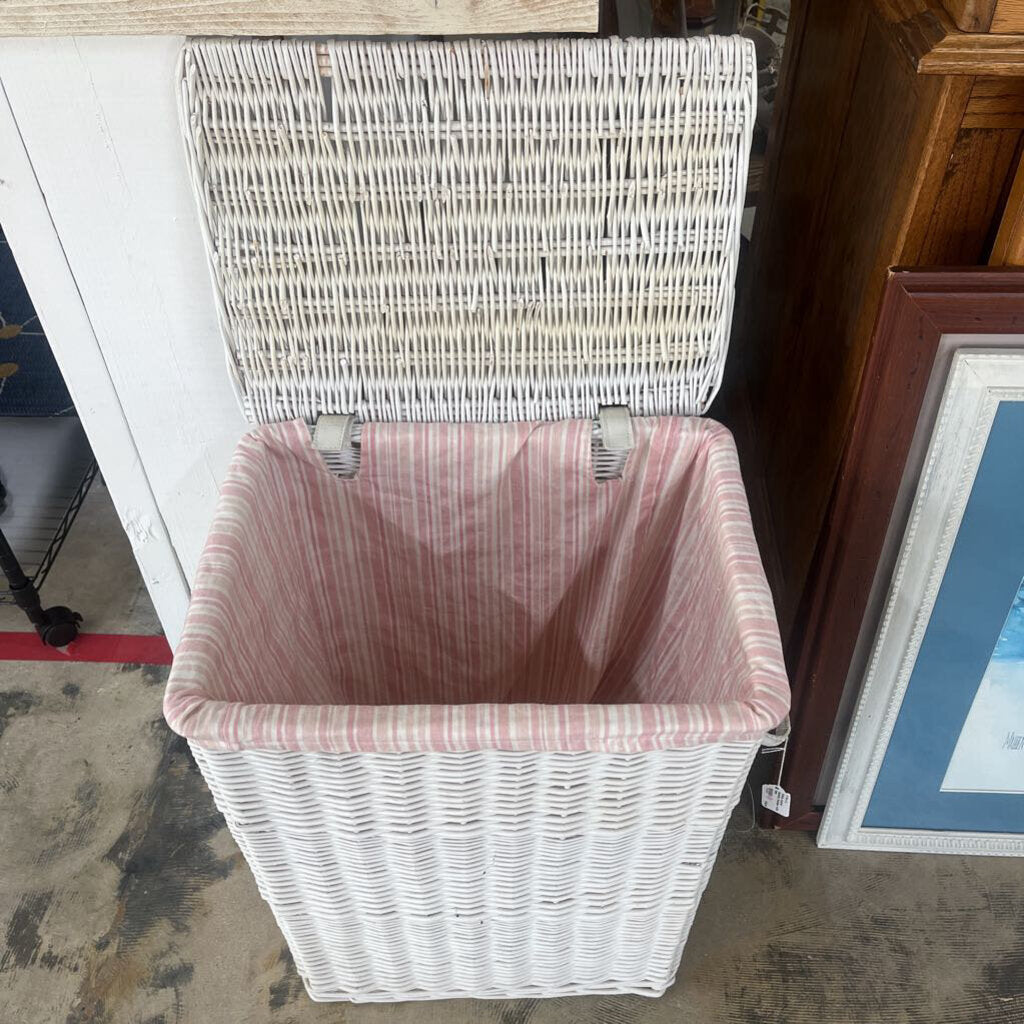 WHITE WICKER LAUNDRY HAMPER WITH LINER