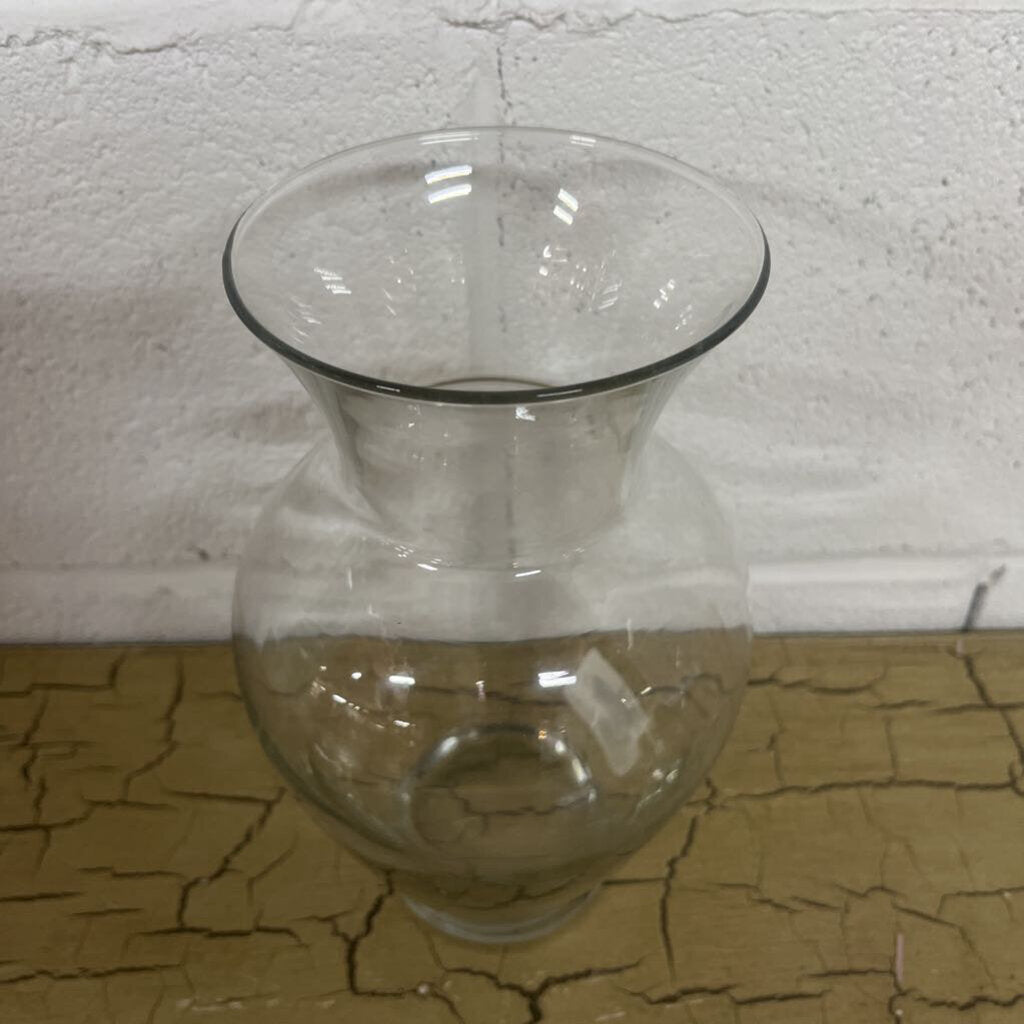 CLEAR GLASS VASE VINTAGE - LARGE BOUQUETS.
