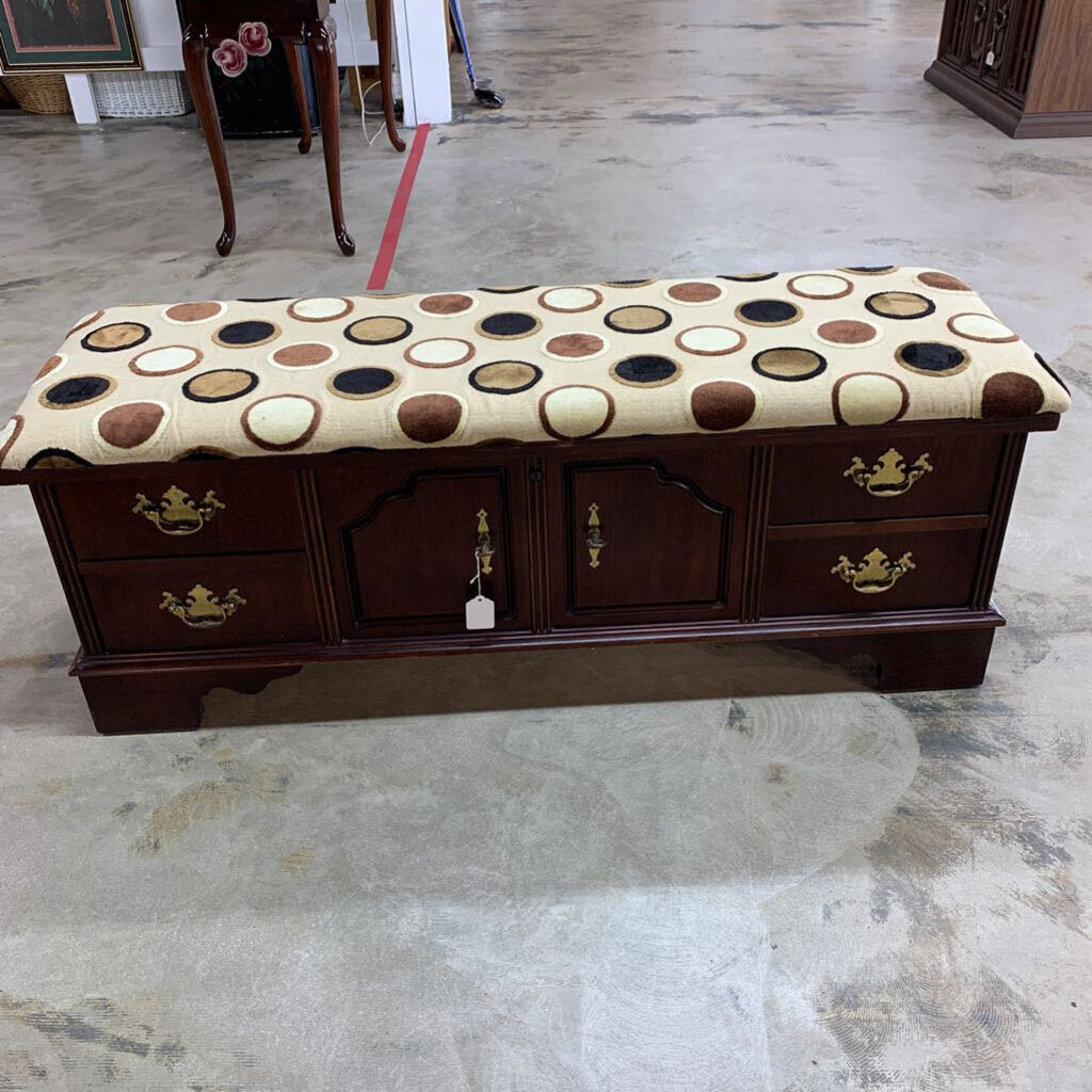 LANE CEDAR CHEST WITH KEY - Thriftique Marketplace