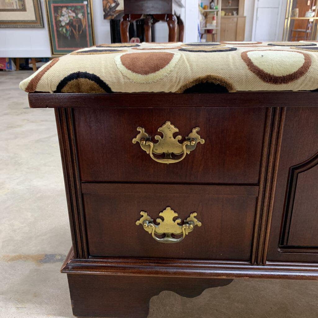 LANE CEDAR CHEST WITH KEY - Thriftique Marketplace
