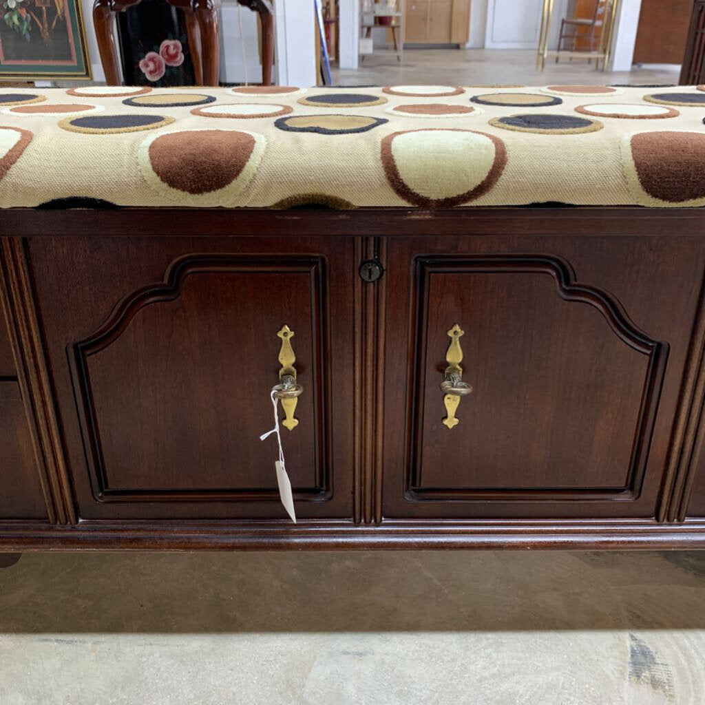 LANE CEDAR CHEST WITH KEY - Thriftique Marketplace