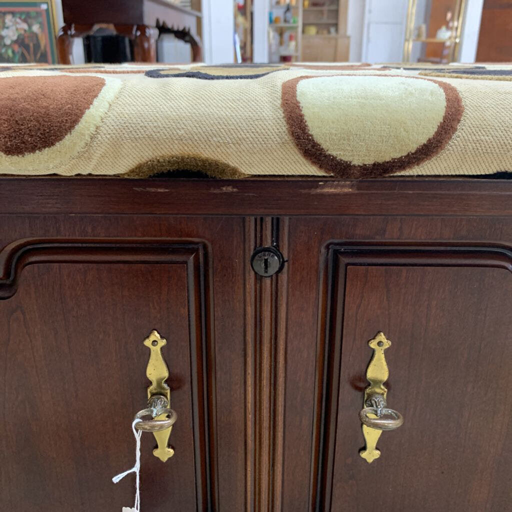 LANE CEDAR CHEST WITH KEY - Thriftique Marketplace
