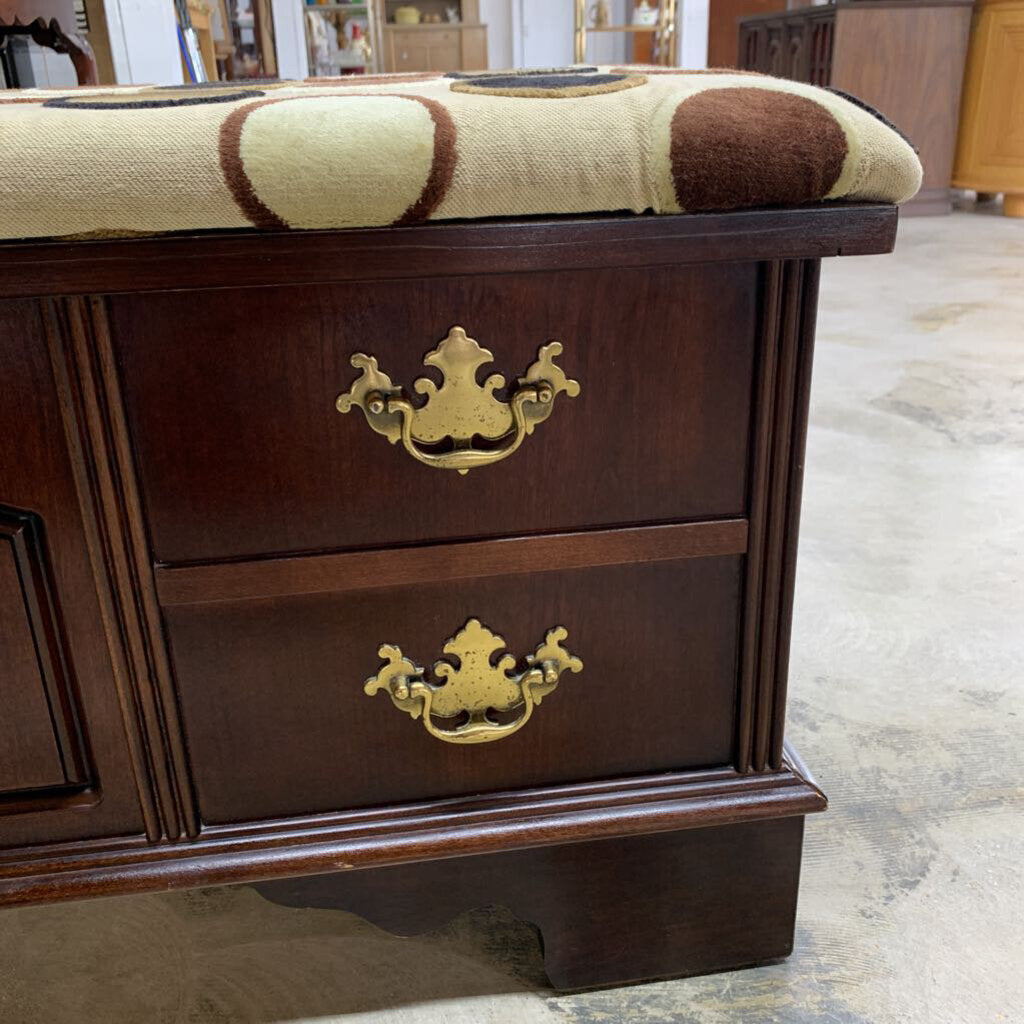 LANE CEDAR CHEST WITH KEY - Thriftique Marketplace