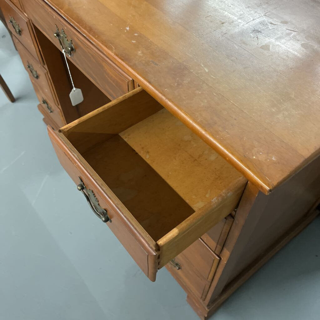 VINTAGE MAPLE WOOD DESK/VANITY
