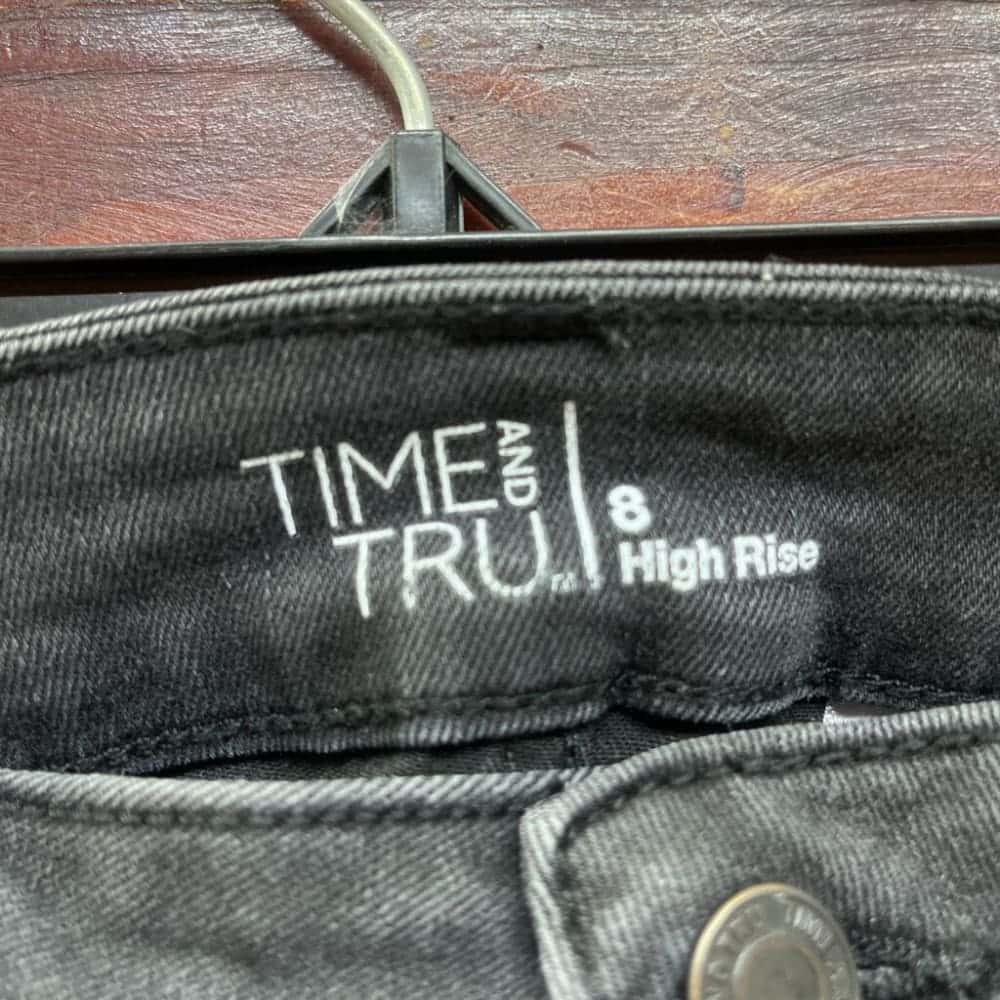 BLACK BUTTON FLY HIGH RISE SZ 8