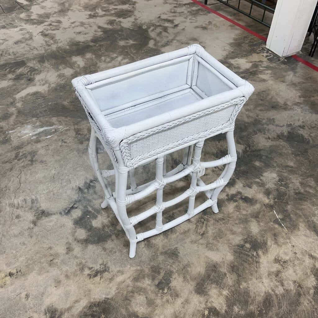WHITE WICKER TRAY TABLE
