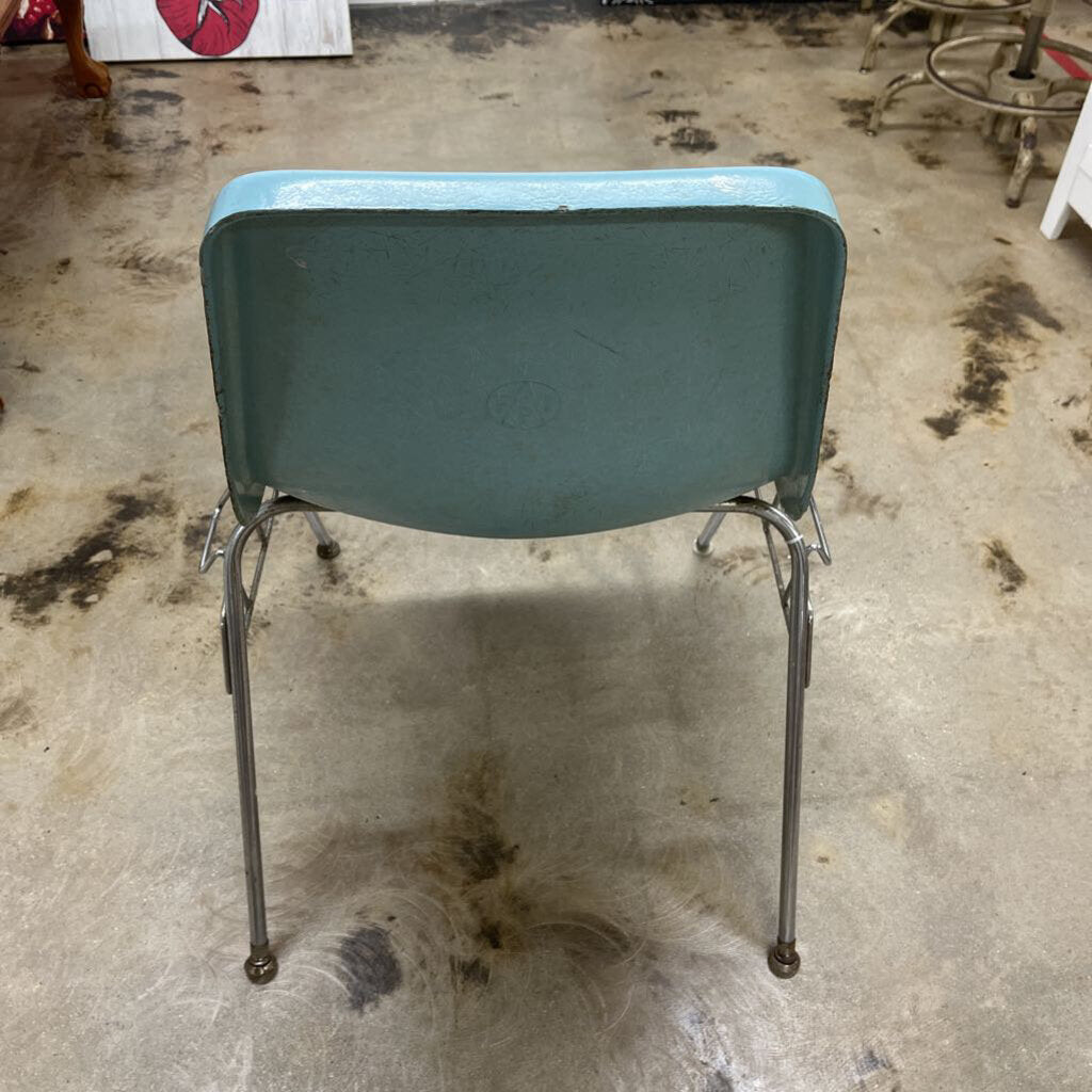 VINTAGE MCM BLUE FIBERGLASS CHAIR (AS IS)