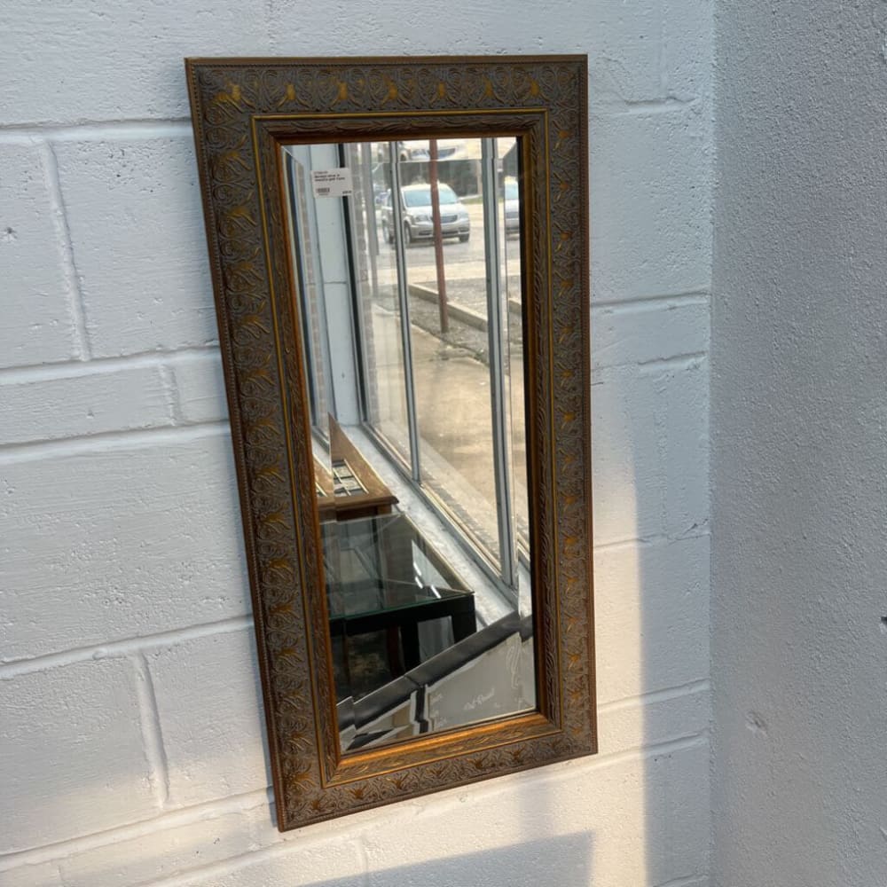 BEVELED MIRROR IN BEAUTIFUL GOLD FRAME
