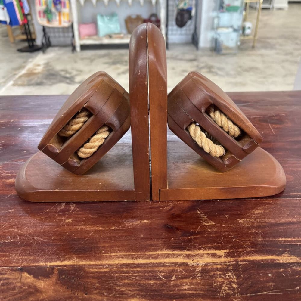 BOOK ENDS