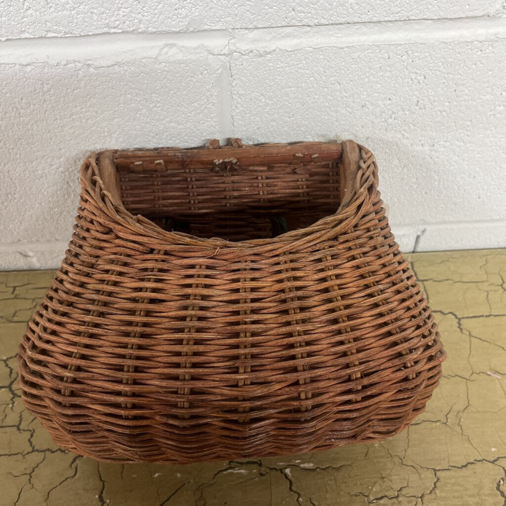 VINTAGE WOVEN CREEL BASKET