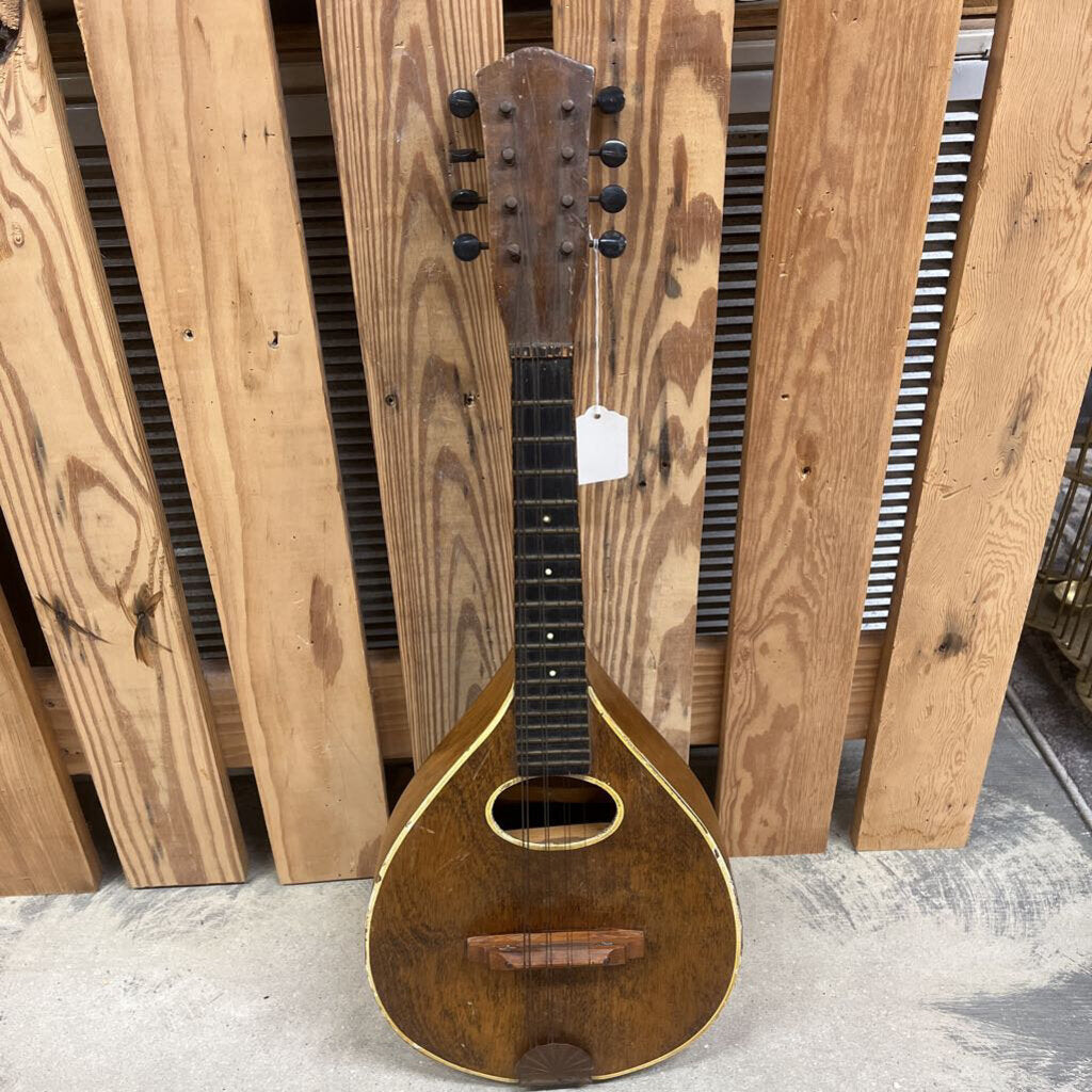 OLD UKULELE