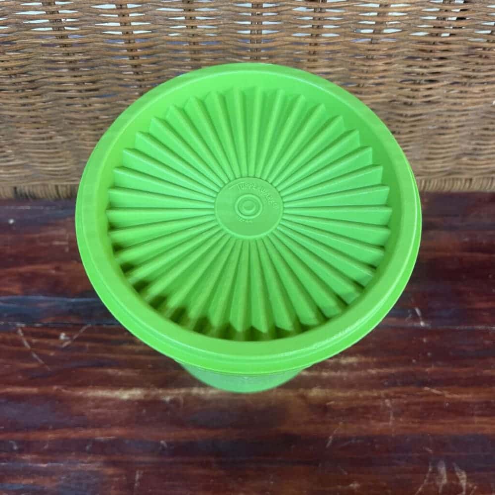 8PC GREEN TUPPERWARE CANISTER SET W/LIDS