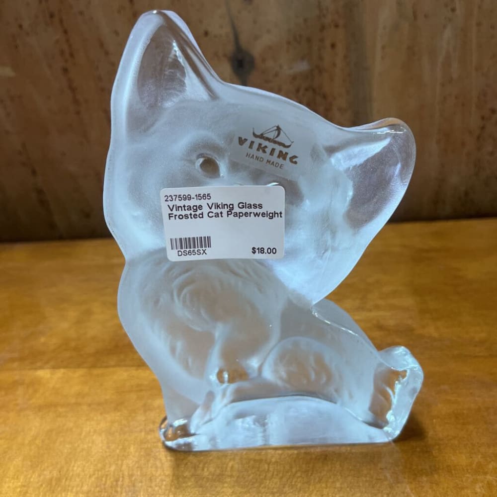 VINTAGE VIKING GLASS FROSTED CAT PAPERWEIGHT