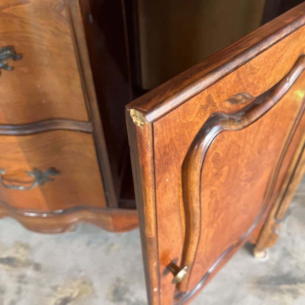 GLASS TOP FRENCH BOW FRENCH PROVINCIAL SIDEBOARD/DRESSER