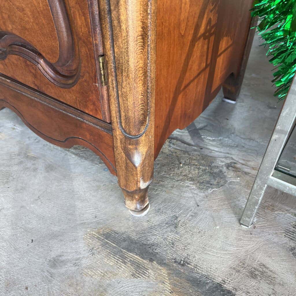 GLASS TOP FRENCH BOW FRENCH PROVINCIAL SIDEBOARD/DRESSER