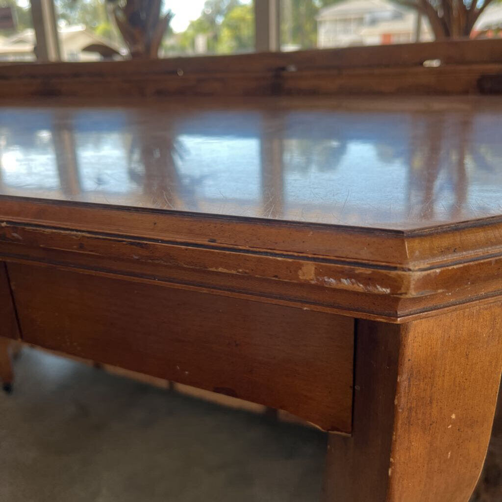 USA MADE CURVED LEG DESK ON CASTERS