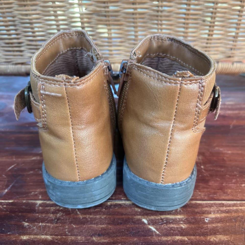 BROWN CARTER BOOTS SZ 7