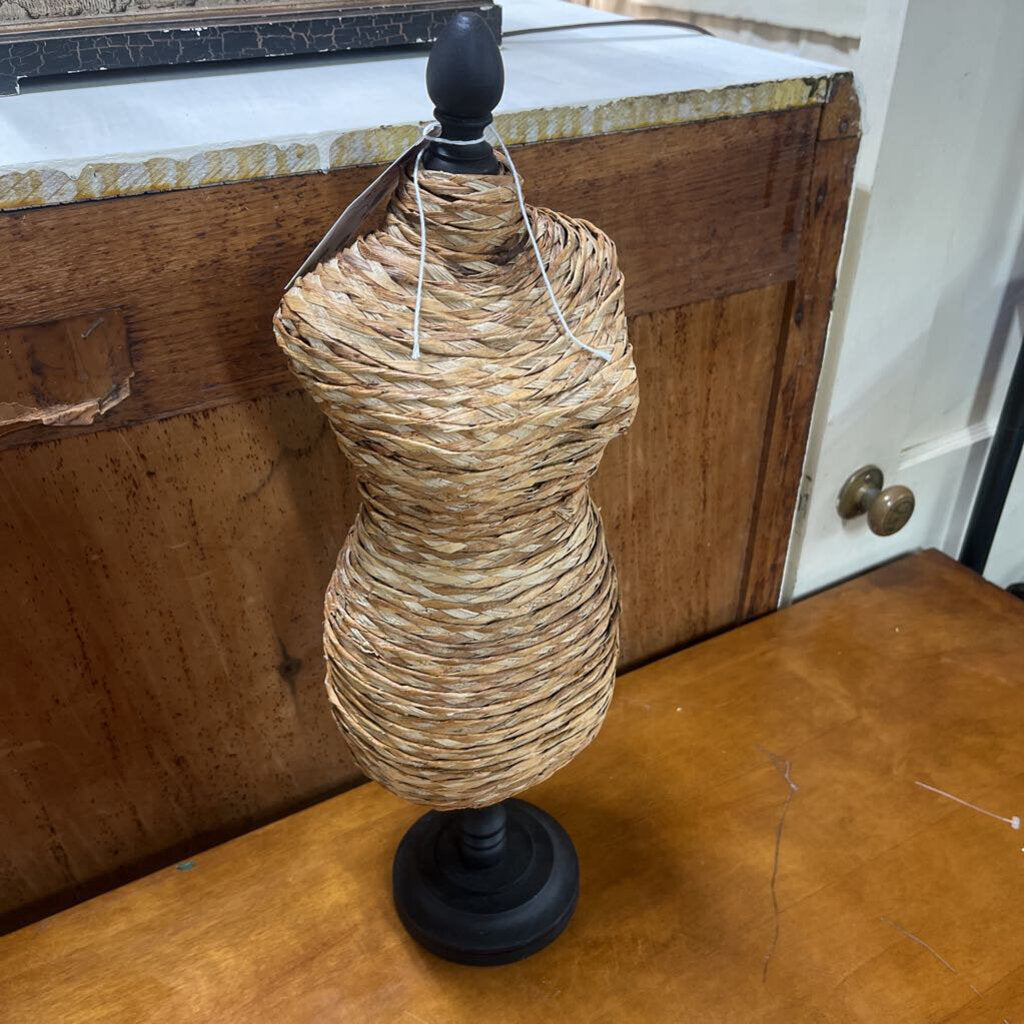 BUST, SMALL RATTAN ON STAND, FUNCTIONAL DECOR