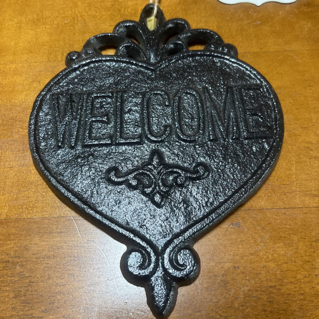 CAST IRON HEART SHAPED WELCOME PLAQUE