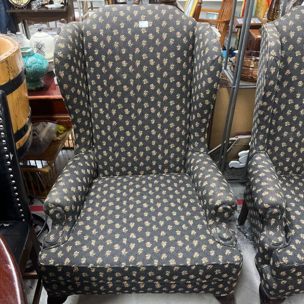 BLACK CHAIR
