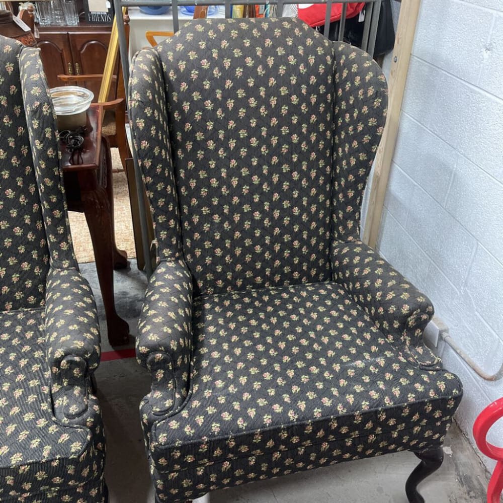BLACK CHAIR