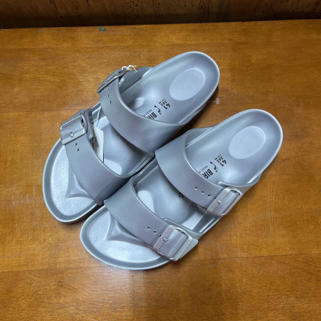 NEW BIRKENSTOCK SANDALS SILVER SZ10/41