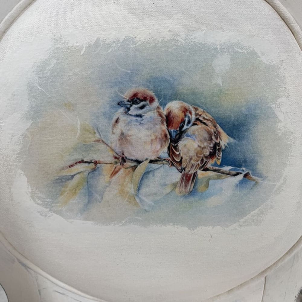LOUIS XVI WHITE DISTRESSED CHAIR WITH BIRD DESIGN