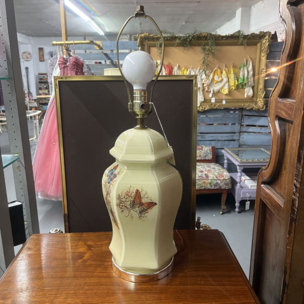 VINTAGE BUTTERFLY LAMP (GINGER JAR STYLE)