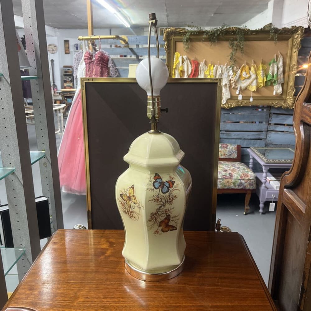 VINTAGE BUTTERFLY LAMP (GINGER JAR STYLE)