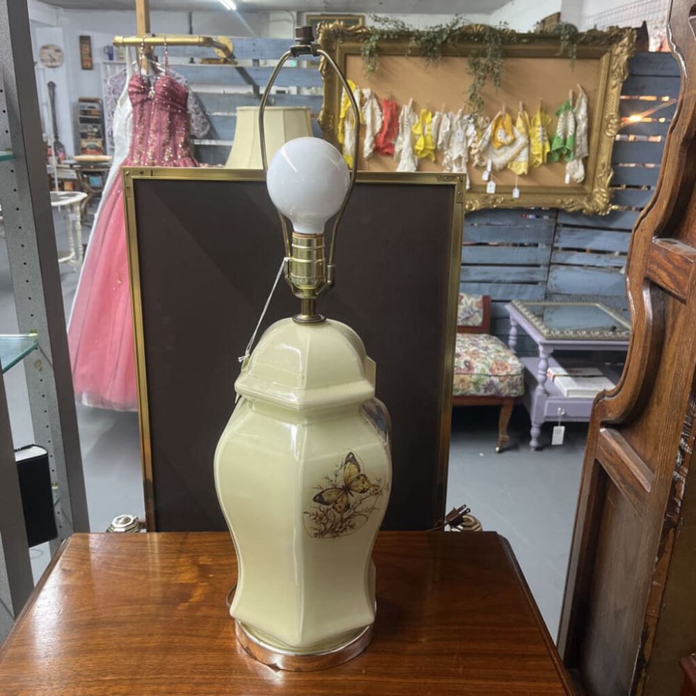 VINTAGE BUTTERFLY LAMP (GINGER JAR STYLE)