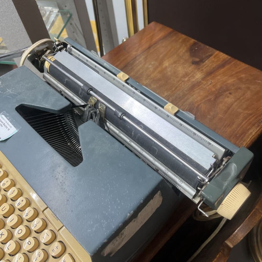 CORONET ELECTRIC 12 TYPEWRITER