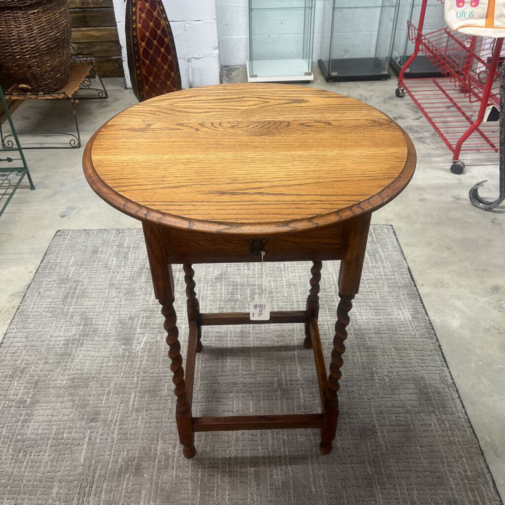 ANTIQUE TIGER OAK BARLEY TWIST ACCENT TABLE