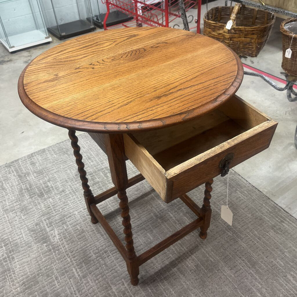 ANTIQUE TIGER OAK BARLEY TWIST ACCENT TABLE