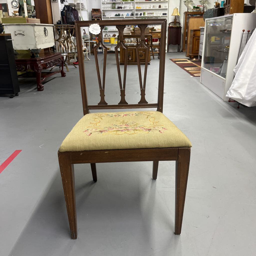 AMERICAN FEDERAL ANTIQUE CHAIR