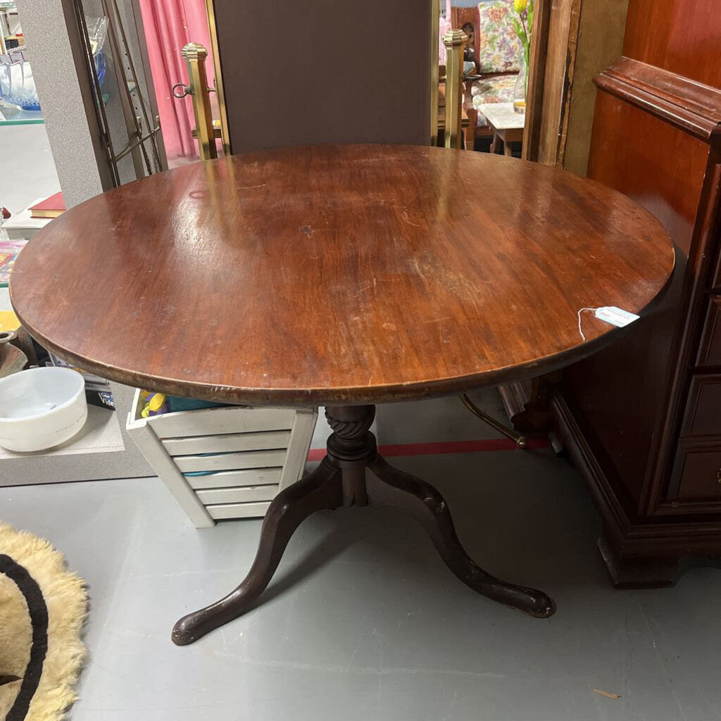 ROUND ANTIQUE TABLE