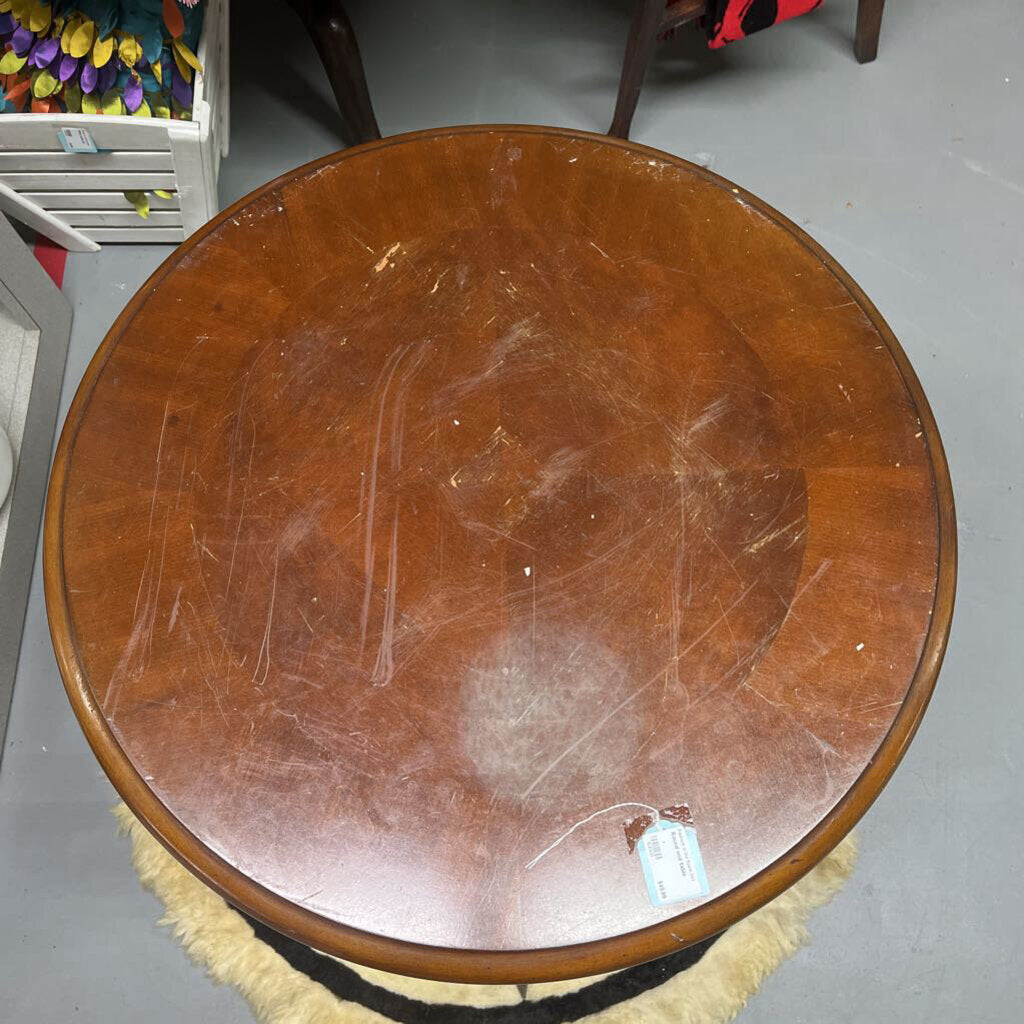ROUND END TABLE