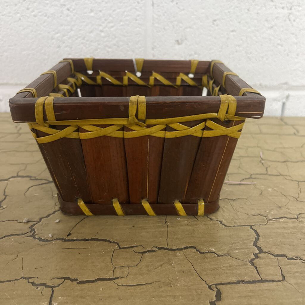 SMALL SQUARE BAMBOO BASKET