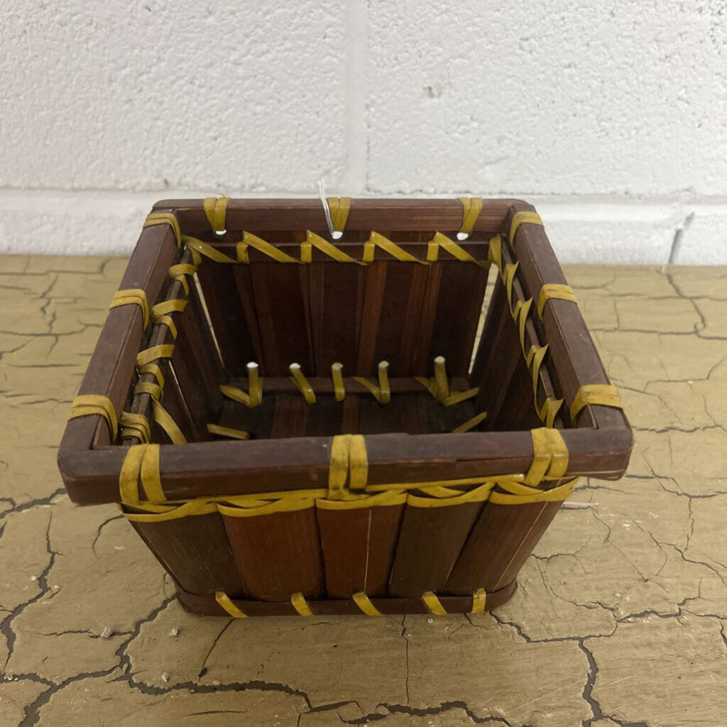 SMALL SQUARE BAMBOO BASKET
