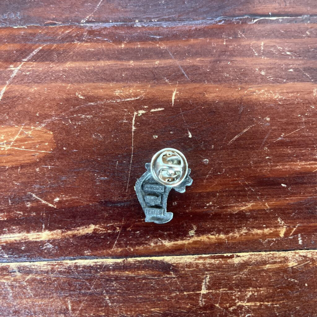 SISKIYOU USA PEWETER BROOCH