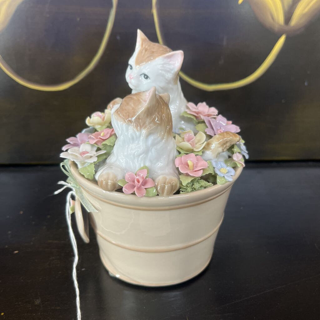 FOREVER LOVE CATS IN FLOWER POT MUSIC BOX