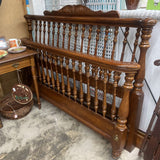 SOLID WOOD SPINDLE QUEEN BED