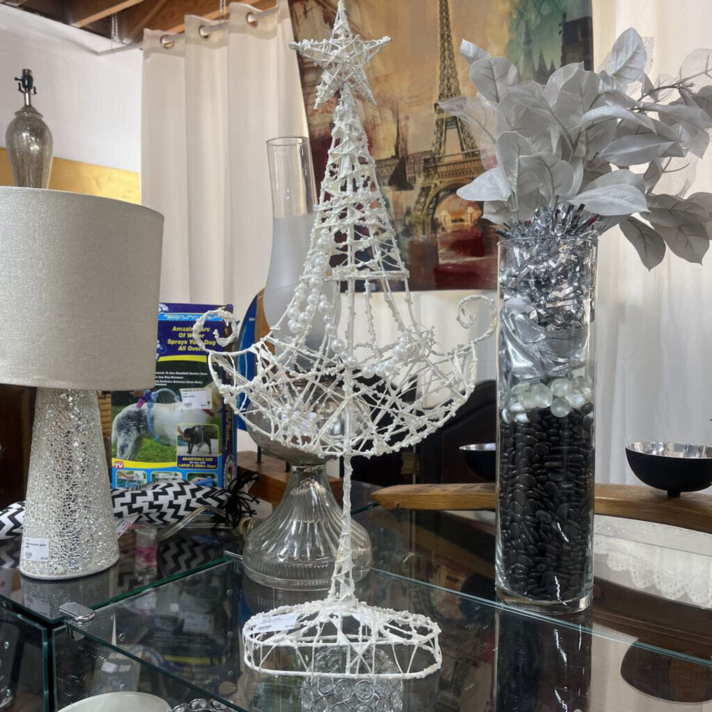 WHITE WIRE WHIMSICAL PC